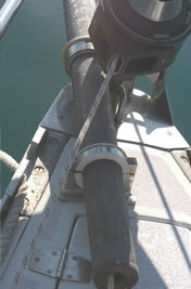 dettaglio bompresso in carbonio montato su barca a vela
